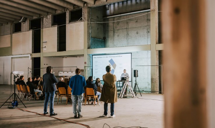 Team CampusVäre zeigt die Hallen